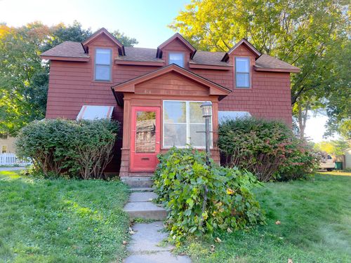 818 7th St S, Stillwater, MN, 55082-5720 | Card Image