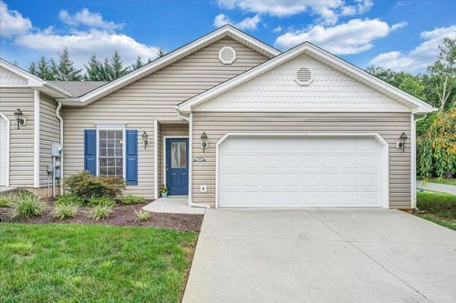 5005 Country Cottage Ln, Roanoke, VA, 24018 | Card Image