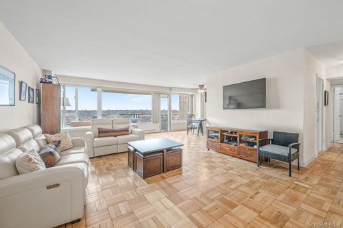 15g-166-25 Powells Cove Blvd, Whitestone, NY, 11357-1522 | Card Image