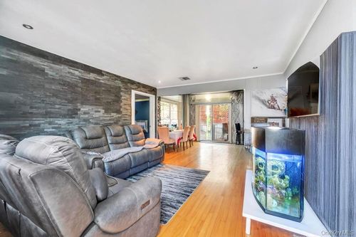 3 Francisco Ave, Central Islip, NY, 11722-2411 | Card Image