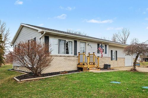 677 E Vermontville Hwy, Charlotte, MI, 48813-8621 | Card Image