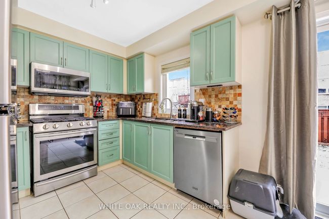 43 Sassafras Cir, House attached with 4 bedrooms, 4 bathrooms and 2 parking in Thornhill ON | Image 13