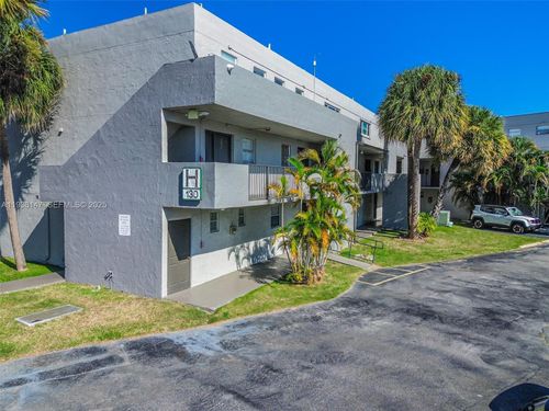 h216-130 Nw 87th Ave, Miami, FL, 33172-4540 | Card Image