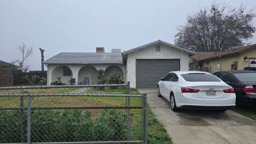 762 W Front St, Farmersville, CA, 93223-1106 | Card Image