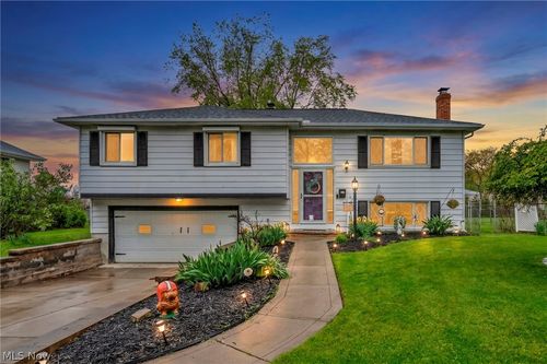 36729 Lakehurst Dr, Eastlake, OH, 44095-1162 | Card Image