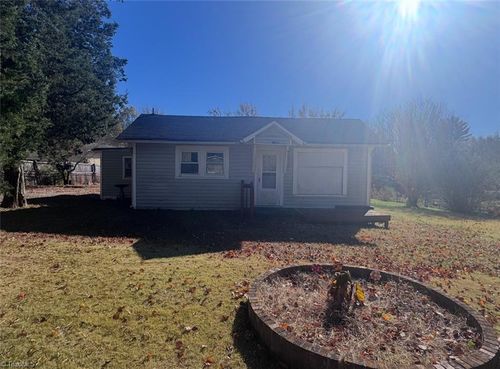 1304 Ryegate Dr, Pleasant Garden, NC, 27313-9205 | Card Image