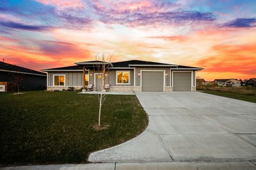 634 Sweetwater Cir, Maize, KS, 67101-8100 | Card Image