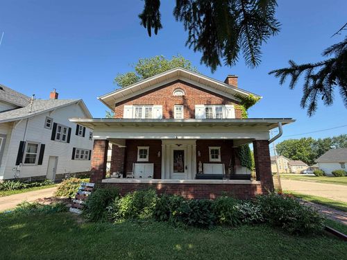 511 Richardson Ave, Ashton, IL, 61006-9211 | Card Image