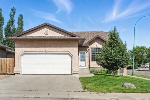 102 Bayfield Cres, Saskatoon, SK, S7V1E3 | Card Image