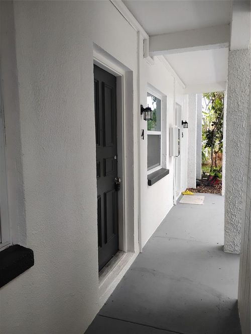 116 Sw Jefferson Circle, St Petersburg, FL, 33703 | Card Image