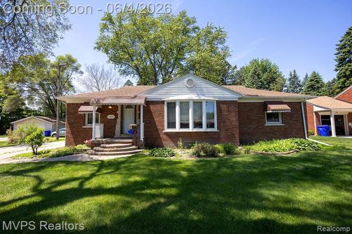 33033 Edgegrove, Fraser, MI, 48026-2037 | Card Image