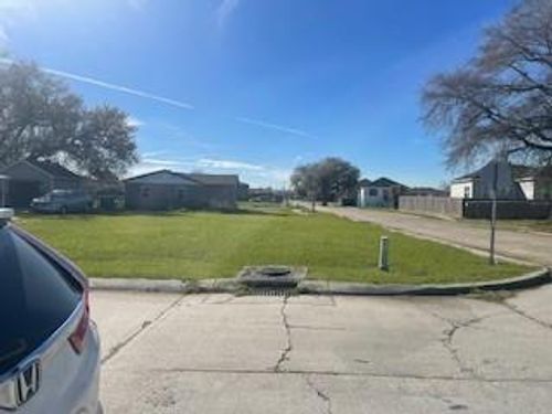 2088 Waters Dr, Marrero, LA, 70072-4654 | Card Image