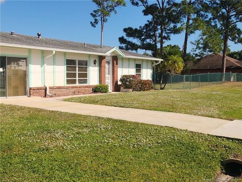 561 Nw Floresta Dr, Port St. Lucie, FL, 34983-8613 | Card Image