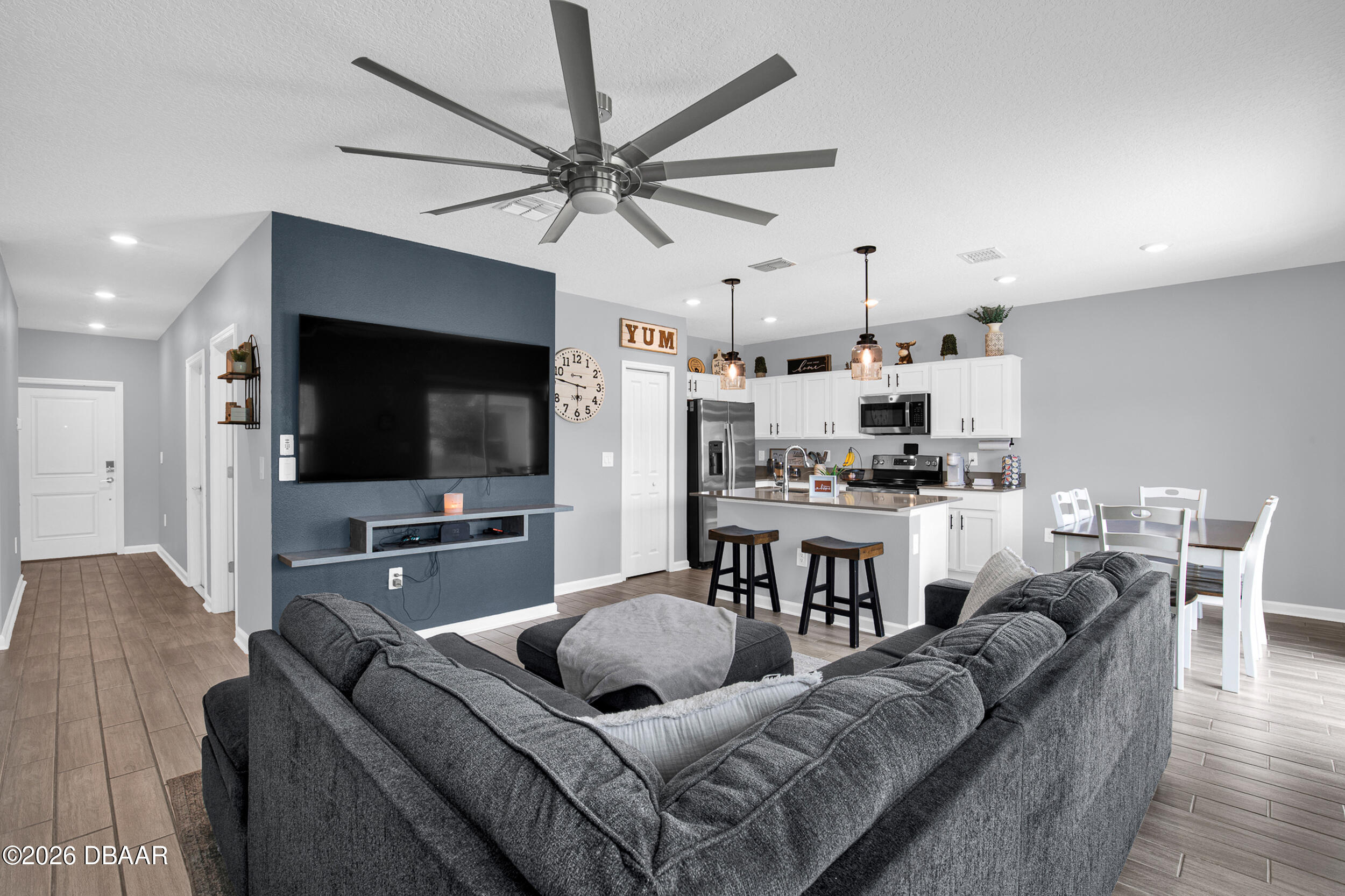Residential in Osteen 4