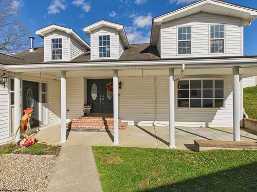 3819 Saltwell Rd, Bridgeport, WV, 26330-7134 | Card Image