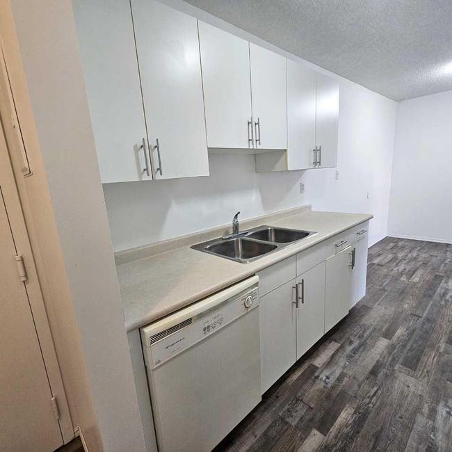 104A - 5611 10 Ave, Condo with 2 bedrooms, 1 bathrooms and 1 parking in Edson AB | Image 5
