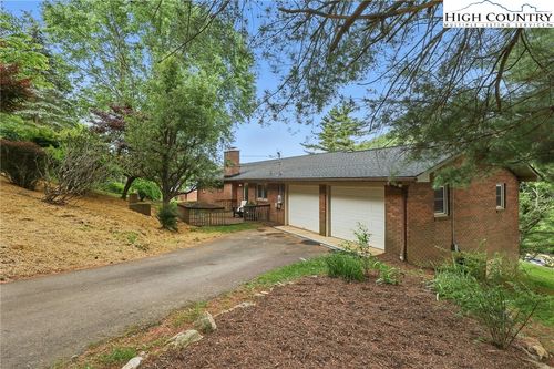 174 Sunny Knoll Ln, Boone, NC, 28607-9449 | Card Image