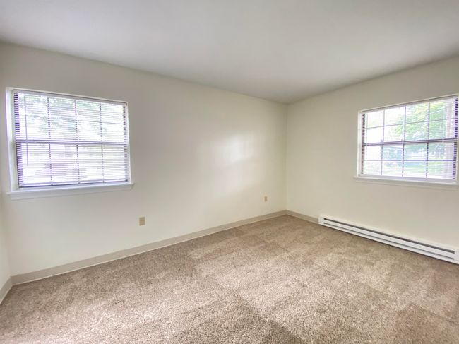 APT-13 - 11 Railroad Ave, Condo with 2 bedrooms, 1 bathrooms and null parking in Derry NH | Image 17