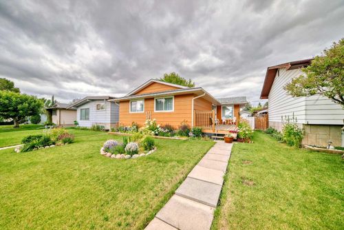 247 Doverview Cres Se, Calgary, AB, T2B1Y7 | Card Image