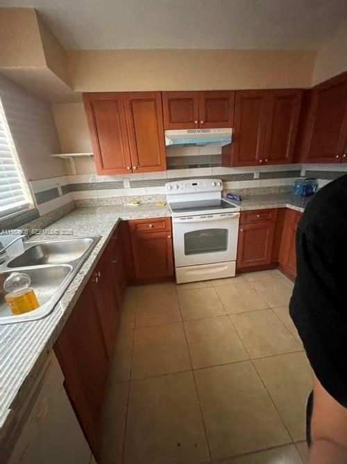 2726-2726 Nw 131st St, Opa-Locka, FL, 33054-5005 | Card Image