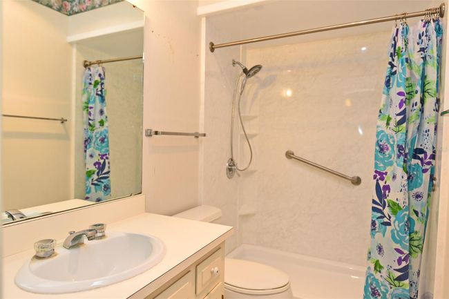 Bathroom 2 Pic 2 | Image 18