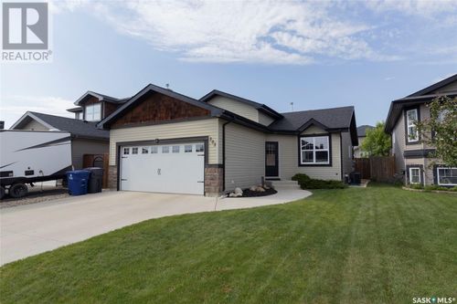 305 Quessy Dr, Martensville, SK, S0K0A2 | Card Image