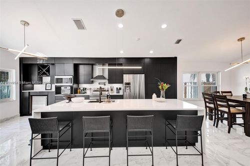 204 Cameron Dr, Weston, FL, 33326-3510 | Card Image