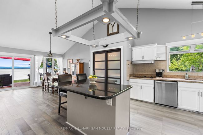 4350 Armitage Ave, House other with 3 bedrooms, 2 bathrooms and 6 parking in Dunrobin ON | Image 9