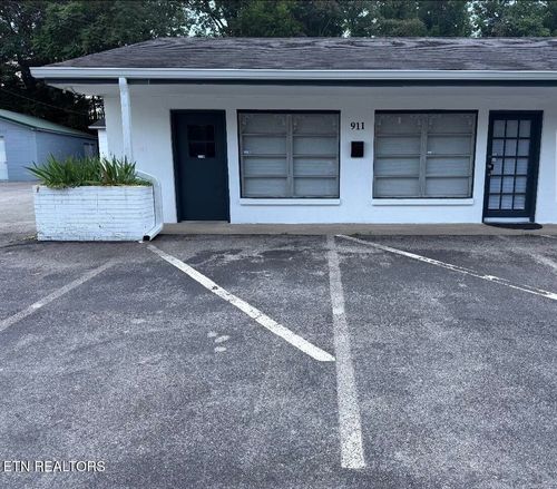 911 E Race St, Kingston, TN, 37763-2925 | Card Image