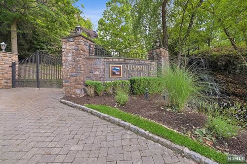 146 Summit Ridge, Pompton Lakes, NJ, 07442 | Card Image