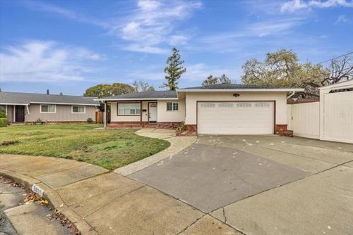 8401 East Ct, Gilroy, CA, 95020 | Card Image