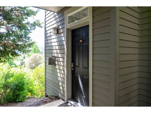2395 Snowberry Ridge Ct, West Linn, OR, 97068-5188 | Card Image