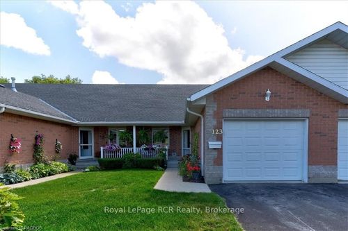 123 Church St N, Mount Forest, ON, N0G2L2 | Card Image