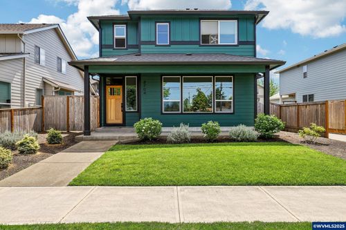 2704 D St Ne, Salem, OR, 97301 | Card Image