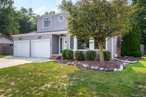 17890 Fox Glen Dr, Riverview, MI, 48193-8125 | Card Image