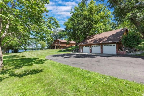 1122 S Andrew Dr Ne, New London, MN, 56273-9551 | Card Image