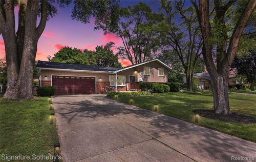 117 Edgelake Dr, Waterford, MI, 48327-3722 | Card Image