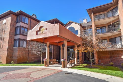 1600 W Green Tree Rd, GLENDALE, WI, 53209-2955 | Card Image