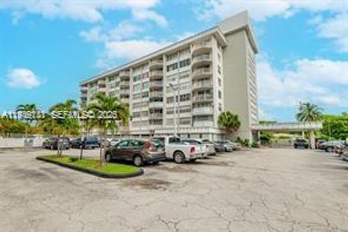apt-401-16740 Ne 9th Ave, North Miami Beach, FL, 33162-2573 | Card Image