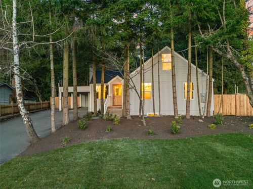 12250 Densmore Ave N, Seattle, WA, 98133-7729 | Card Image