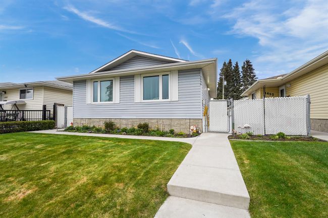 1456 43 St Ne, House detached with 4 bedrooms, 2 bathrooms and 4 parking in Calgary AB | Image 1