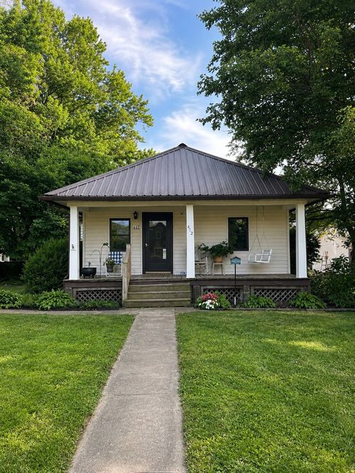 412 E Pine St, Paxton, IL, 60957-1132 | Card Image