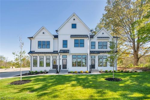 110 Cedar Gln, Chardon, OH, 44024-1444 | Card Image