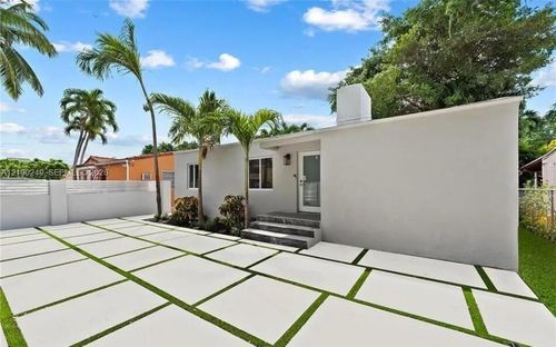 2810 Sw 12th St, Miami, FL, 33135 | Card Image