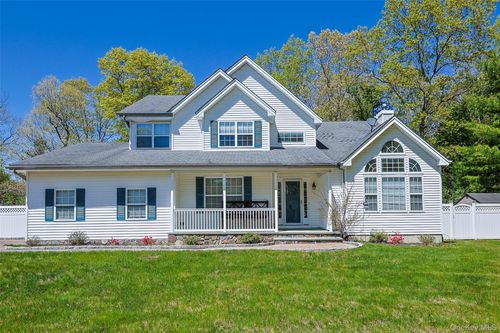 3 Sander Ct, Middle Island, NY, 11953-2074 | Card Image
