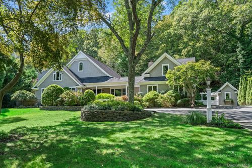 10 Hollise Ct, Centerport, NY, 11721-1108 | Card Image