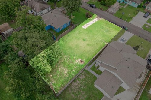225 Hyta St, Houston, TX, 77018-5635 | Card Image