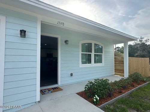 1598 Montgomery Ave, Daytona Beach, FL, 32117-2026 | Card Image