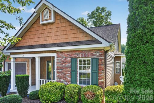 25 Old Pasture Way, Hendersonville, NC, 28739-3132 | Card Image