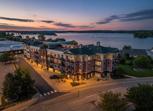 apt-211-4100 Spring St, Spring Park, MN, 55384-9662 | Card Image